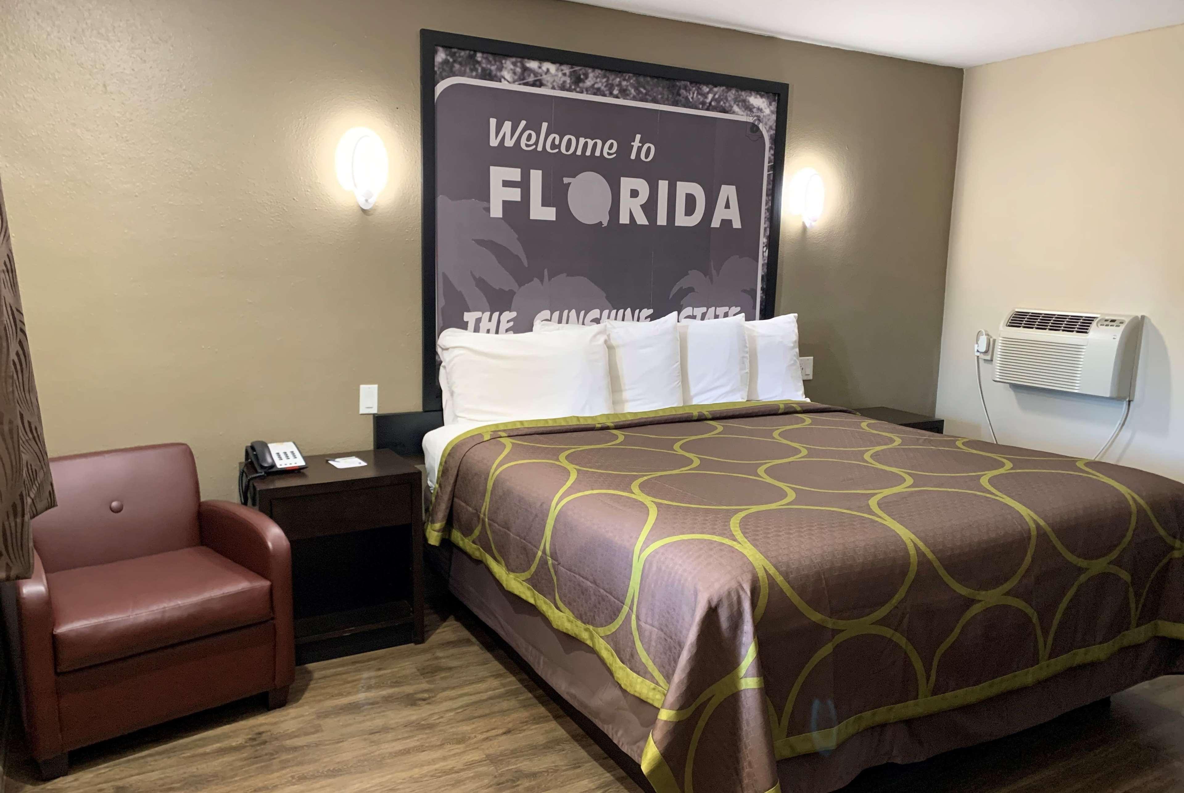 Super 8 By Wyndham Pensacola Nas Area Motel Beach Haven Kültér fotó