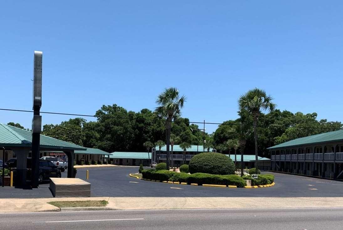 Super 8 By Wyndham Pensacola Nas Area Motel Beach Haven Kültér fotó