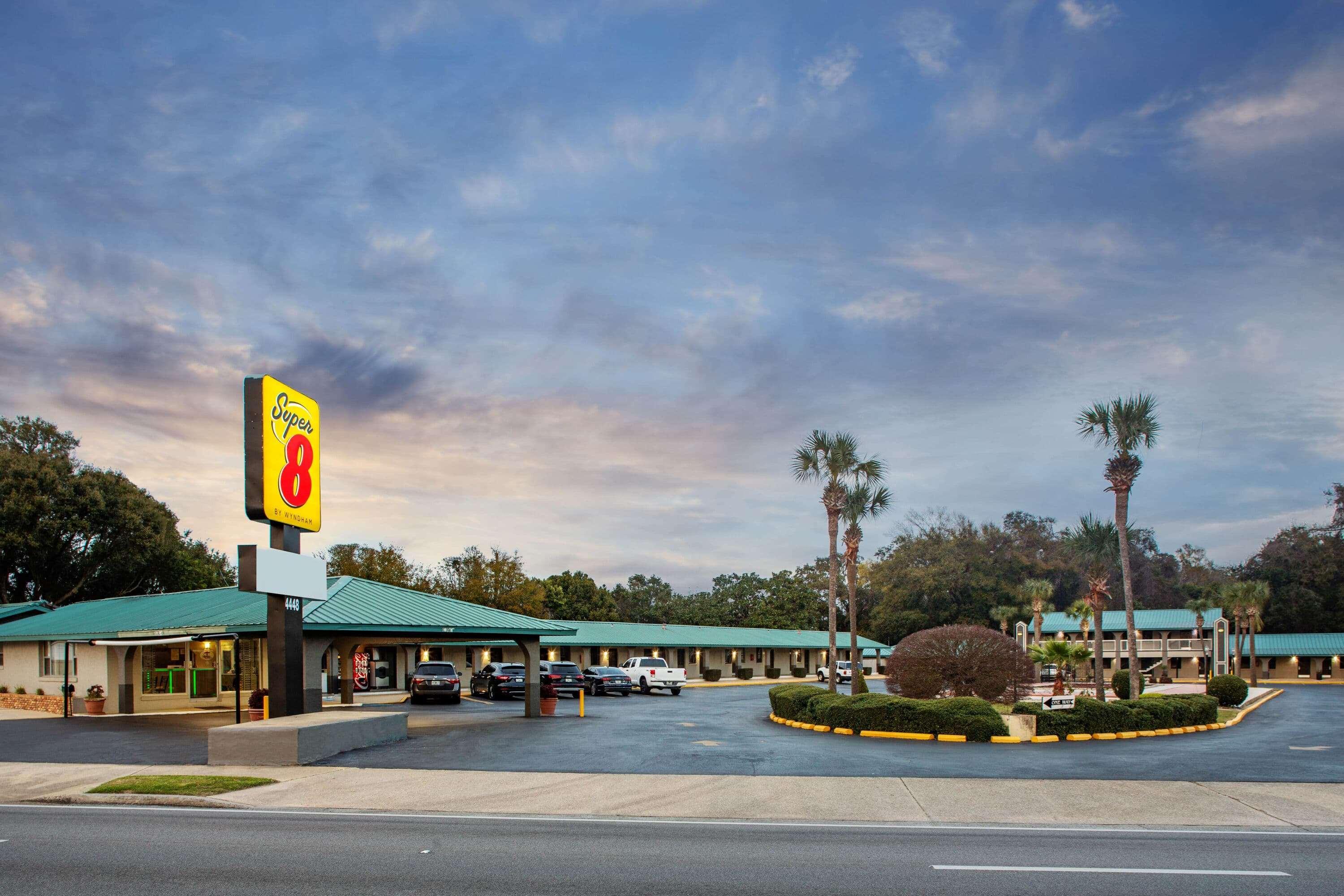 Super 8 By Wyndham Pensacola Nas Area Motel Beach Haven Kültér fotó